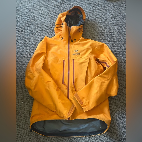 Arc’teryx Men’s Alpha SV Jacket size XL